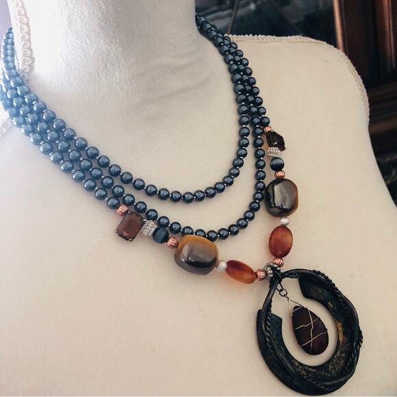 Handcrafted repurpose medieval look gem Czech glass Pearl toggle clasp necklace - Picture 4 of 9